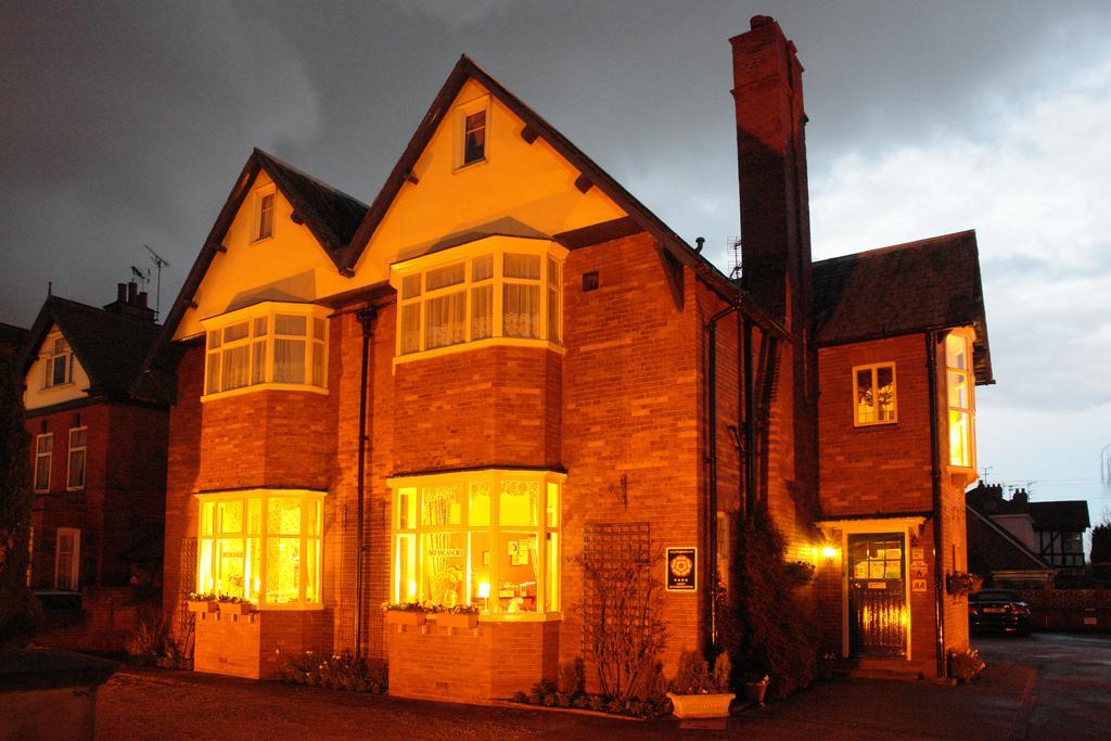 Midway Guest house 4*